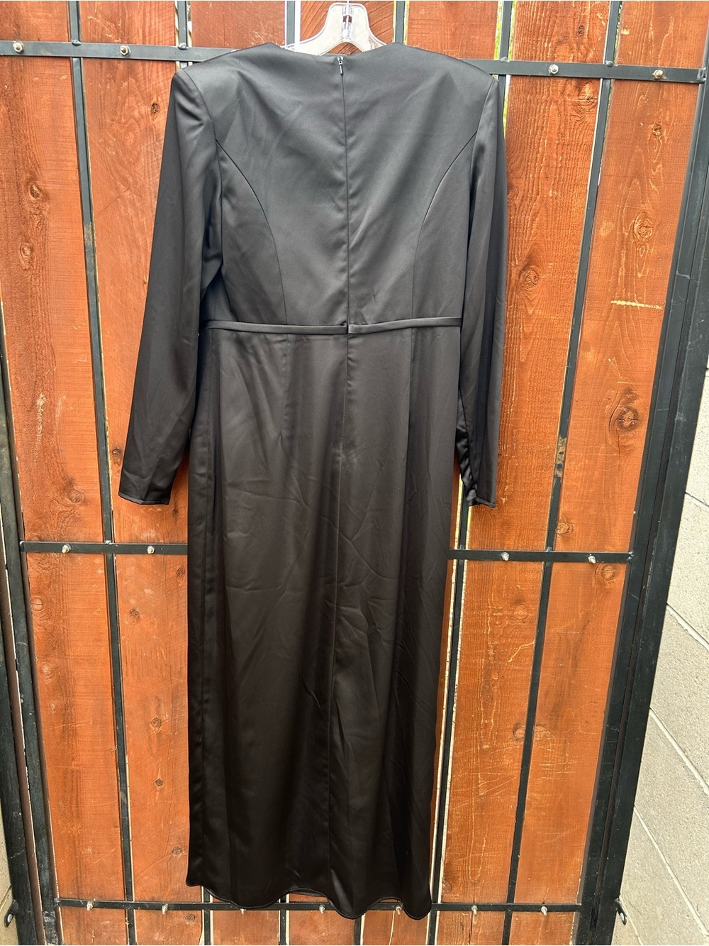 Mac Duggal 26676 Ieena Size 10 Long Sleeve Structured Bow Draped Gown Black NWT - Picture 4 of 7
